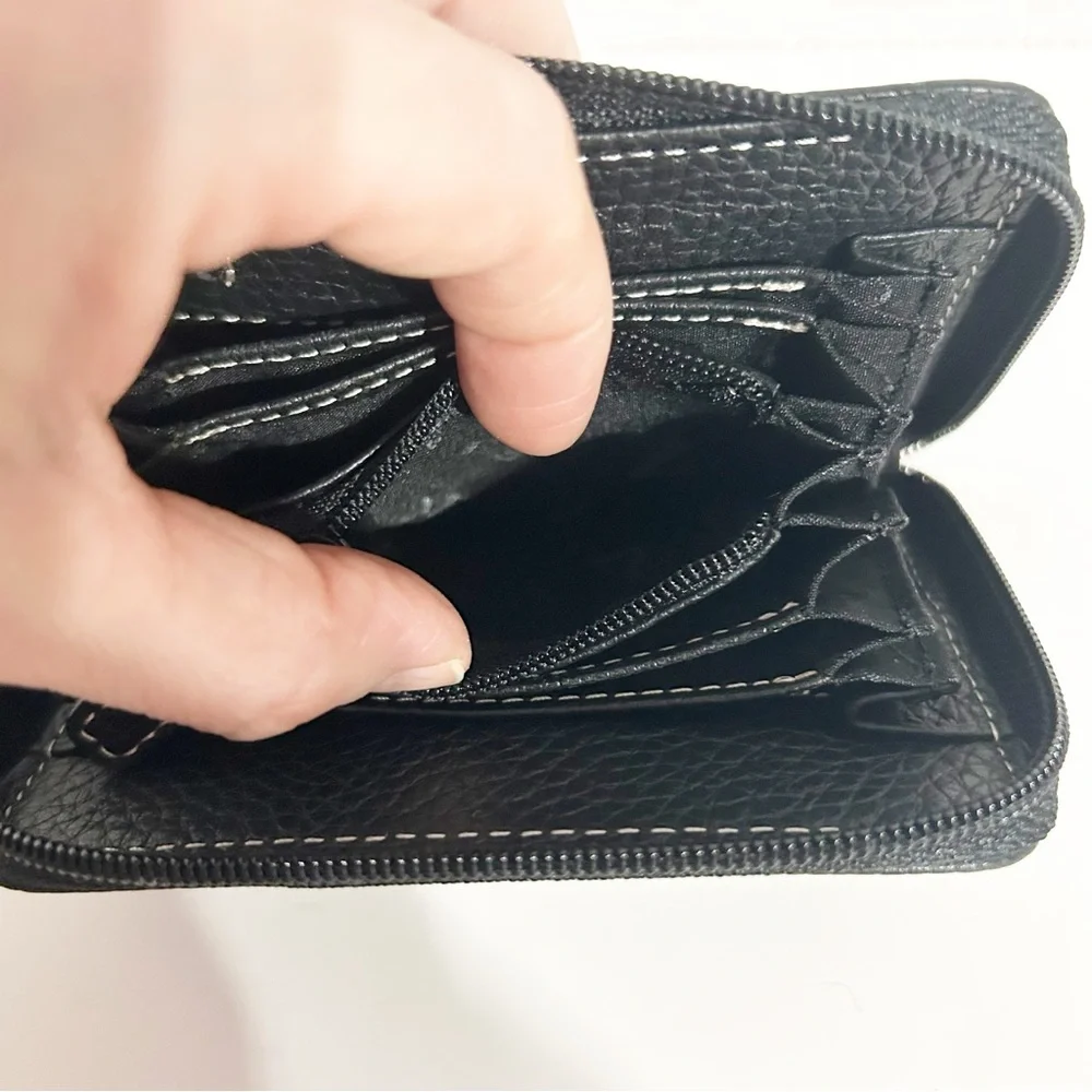 Levenger Zip Closure Compact Black Full-Grain Pebbled Leather Card Wallet Lined